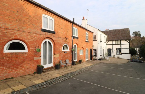 Castle Donington Cottage | Stables