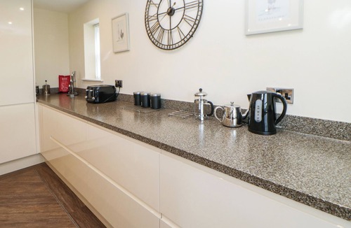 Tudhoe Cottage | STACKYARD HOUSE, pet friendly, country holiday cottage in Tudhoe