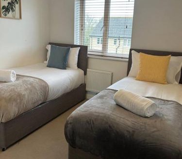 Swindon House | Stadium View House Work Stays Welcome, Free Parking