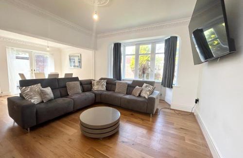 Blackpool House | Stanley House - Luxury 6 Bed, Free Parking