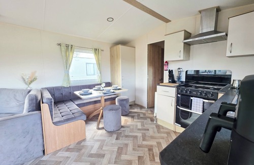 Great Houghton Cabin | Static Caravan 3 Bed Sleeps 8 Dog Friendly Parking