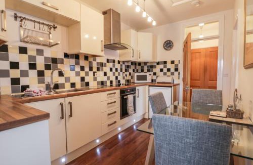 Pickering Apartment | Station View
