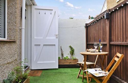 Hythe House | Stone's Throw