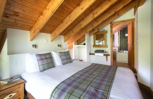 Callander Cabin | Strathyre Classic Golden Oak Lochside, Callander