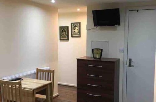 Mapesbury Apartment | Studio 22A