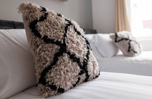 Middlesbrough Apartment | Studio 6 City Centre Fast WiFi Smart TV