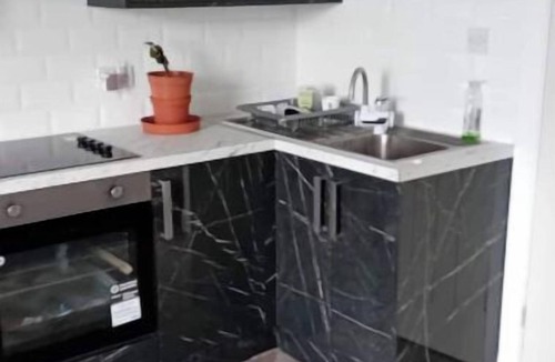 Fence Apartment | Studio Flat 2 Nelson Town Centre