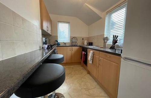Hatfield Apartment | Studio Flat – 3 Min to Station – 40 Min London – Van Parking
