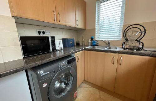 Hatfield Apartment | Studio Flat – 3 Min to Station – 40 Min London – Van Parking