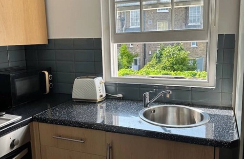 Camden Town with Primrose Hill Apartment | Studio Flat 4 in Camden Parkway