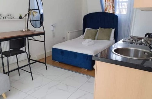 Camden Town with Primrose Hill Apartment | Studio Flat 8 – Peaceful Oasis in Camden Parkway