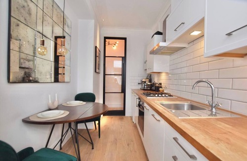 Balham Condo | Studio flat in heart of Balham