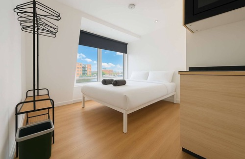 Shepherd's Bush Apartment | Studio Flat with Private Bathroom & Kitchenette