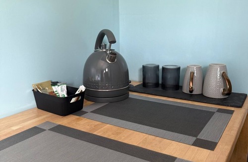 Birmingham Apartment | Studio- Sleeps 2- Free WiFi- Luxury Shower