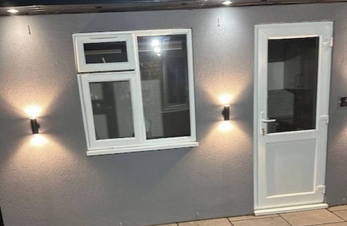 South Ockendon Apartment | Studio Sleeps 2 with Parking