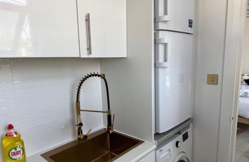 Selhurst Apartment | Studio Sleeps 2 with Air Conditioning
