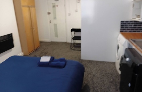 Oldbury Apartment | Studio Sleeps 2 with Parking