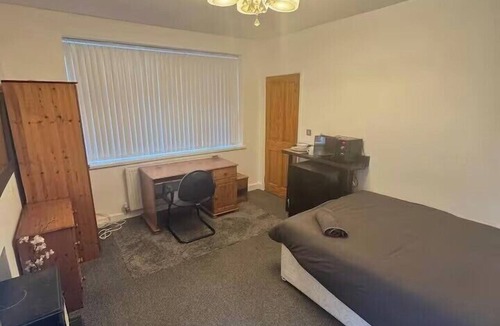 Derby Apartment | Studio sleeps 2 with Parking