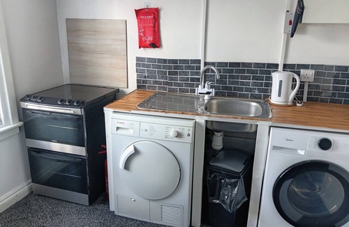 Oldbury Apartment | Studio Sleeps 2 With Parking