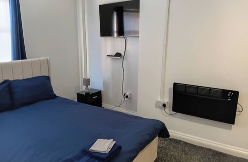 Oldbury Apartment | Studio Sleeps 2 With Parking