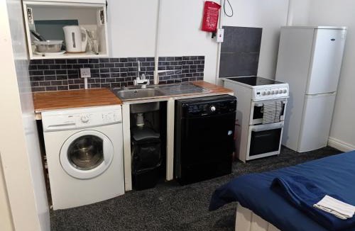 Oldbury Apartment | Studio Sleeps 2 with Parking