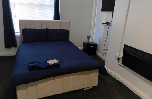 Oldbury Apartment | Studio Sleeps 2 with Parking