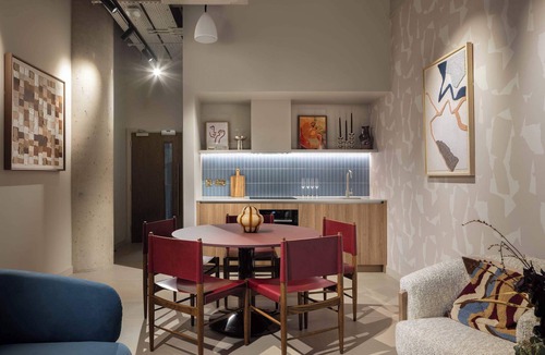 East Acton Apartment | Studio Suite | Idea Long-Stay | StayCozy