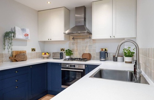 Crieff Apartment | Stunning 2 bed flat with parking and garden