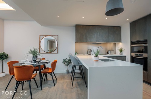 Vauxhall Apartment | Stunning 2 bedroom apartment in Nine Elms with Pool
