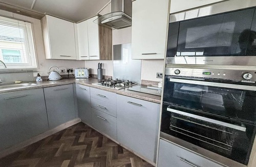 Pakefield Cabin | Stunning 6 berth lodge with full sea views in Suffolk ref 68007CR