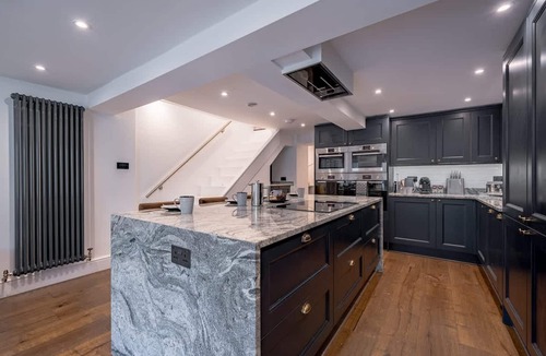 Bath House | Stunning Bath Home Sleeps 12 Ideal for Hen Stags