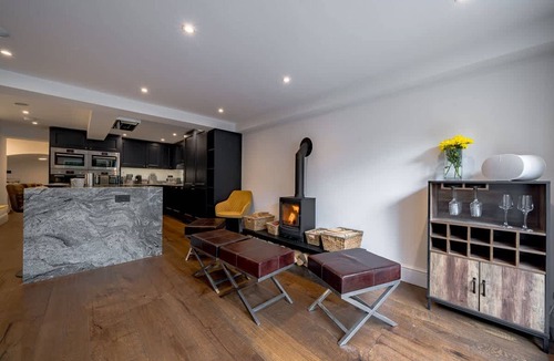 Bath House | Stunning Bath Home Sleeps 12 Ideal for Hen Stags