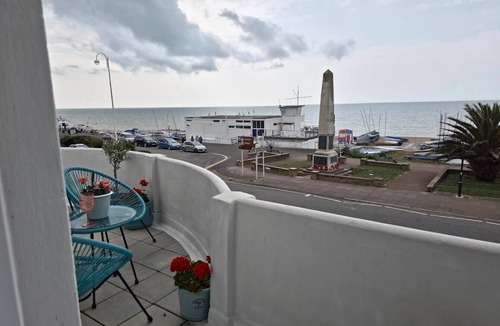 Bexhill-on-Sea Apartment | Stunning Beachfront Apartment