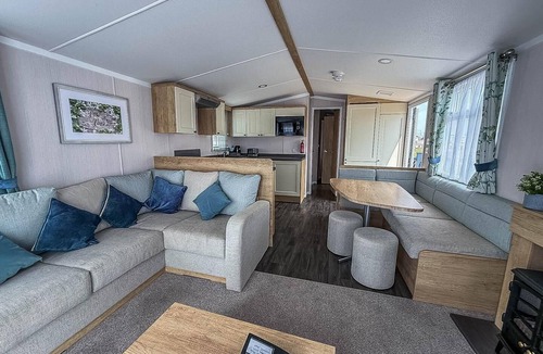 Great Yarmouth House | Stunning caravan with side decking just a short walk to Hembsy beach ref 00069BA