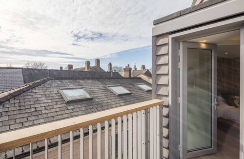 Cambridge City Centre Apartment | Stunning Central Apt - Balcony and Parking!
