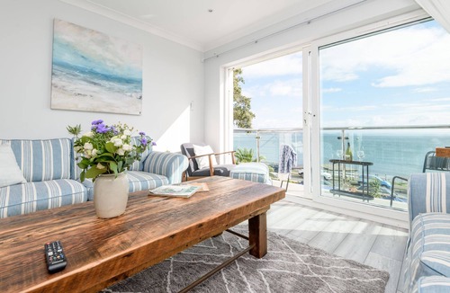 West Looe House | Stunning house sleeping 14 overlooking Looe Bay