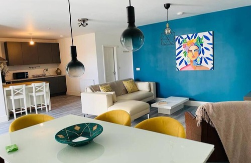 Woking Apartment | Stunning huge openplan 2Bed flat