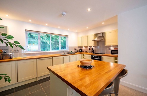 Carnon Downs House | Stunning private villa for 4 guests with pool, WIFI, TV, patio and pets allowed