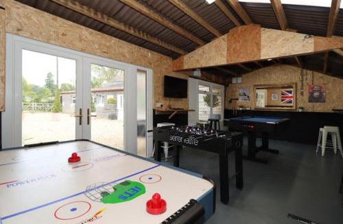 Bitton House | Stunning property sleeping 24 with hot tub & pool