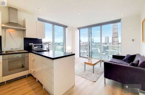 Bermondsey Apartment | Stunning Views of The Shard and London