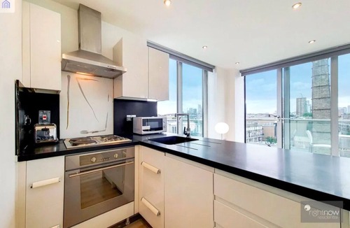 Bermondsey Apartment | Stunning Views of The Shard and London