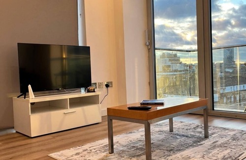 Bermondsey Apartment | Stunning Views of The Shard and London