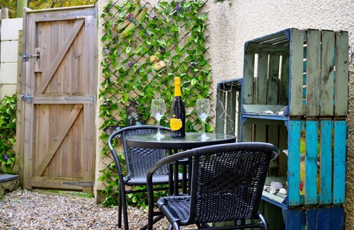 Trefor House | Stunning villa for 6 guests with WIFI, terrace and pets allowed