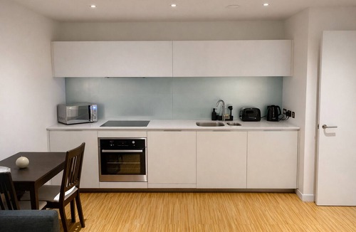 Sands End Apartment | Stylish 1-Bed Apartment in Clapham Old-Town SW4