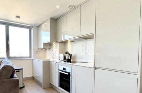 Bristol City Centre Apartment | Stylish 1-Bed Flat with City Views