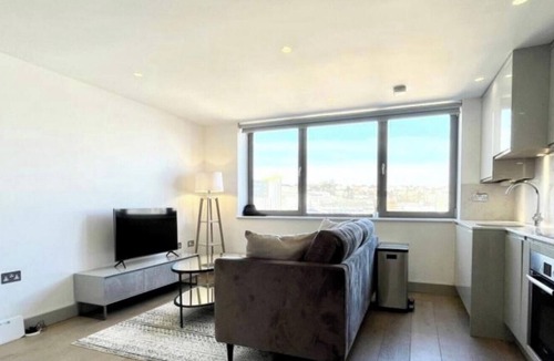 Bristol City Centre Apartment | Stylish 1-Bed Flat with City Views