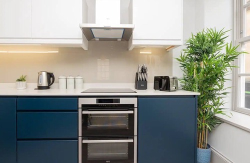 Bath City Centre Apartment | Stylish 2-bed apartment in the heart of Bath - Pass the Keys