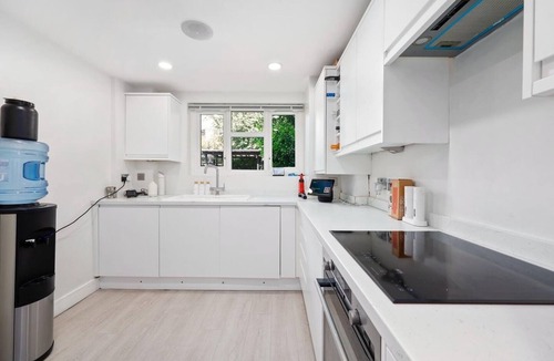 Hoxton House | Stylish 2-Bed Split-Level Flat in Shoreditch | Short Let (Up to 1 Month)