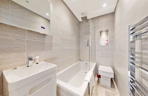 Harrow Road Apartment | Stylish 2bed/2bath flat 4min from tube station
