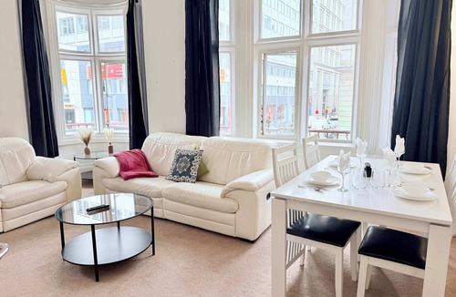 Business District Apartment | Stylish 2BR Apt | Walk to New Street & Colmore Row